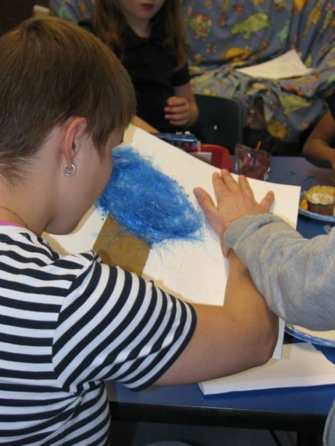 Blue 3-d tree gift Isabell and child feel tree