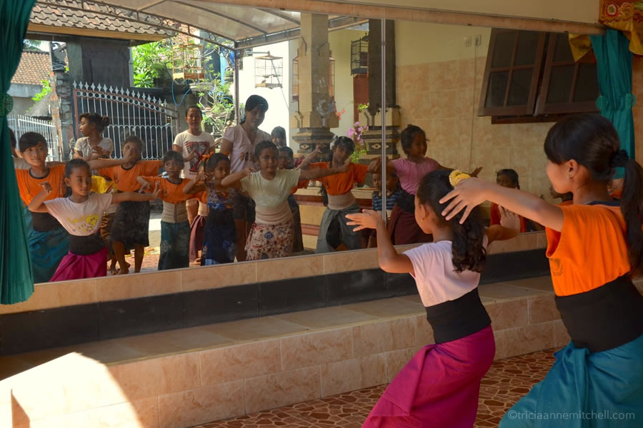 Balinese dance class