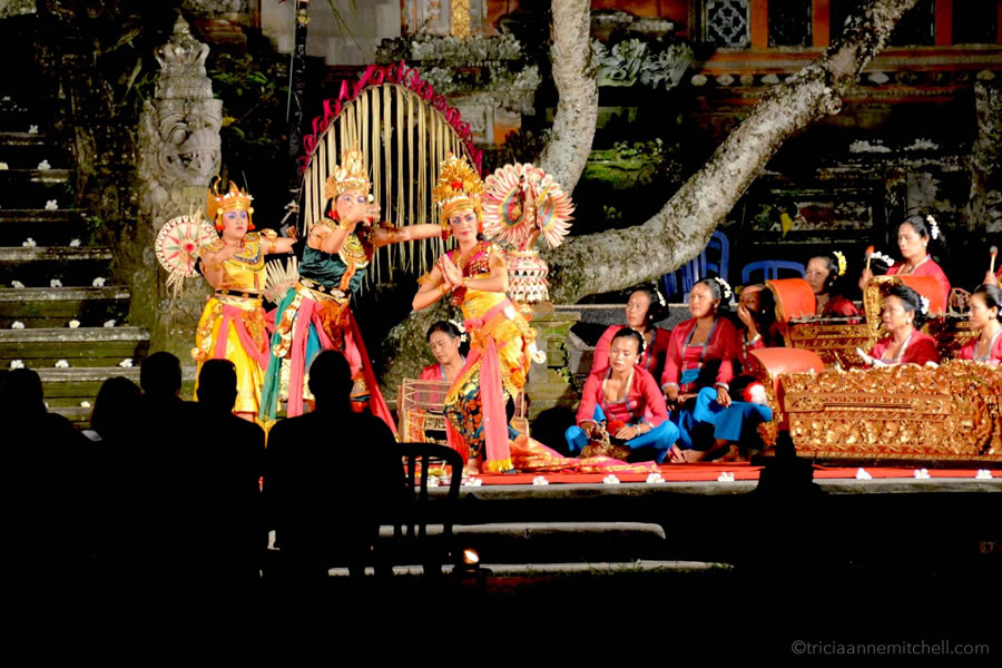 Legong dance night show Ubud