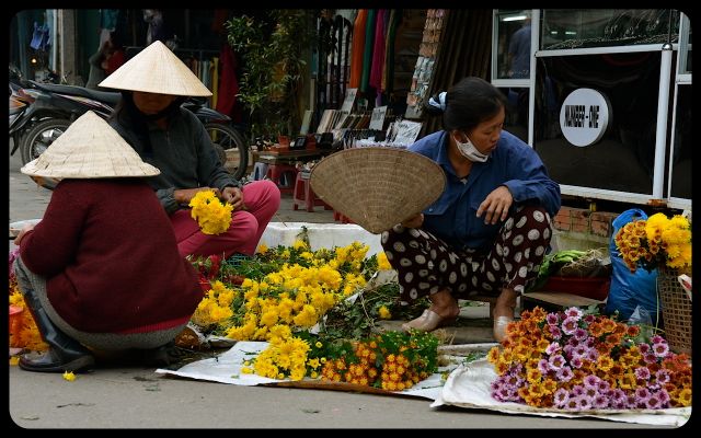 Merchants selling flowers in Hoi An Vietnam Merchants selling flowers in Hoi An Vietnam