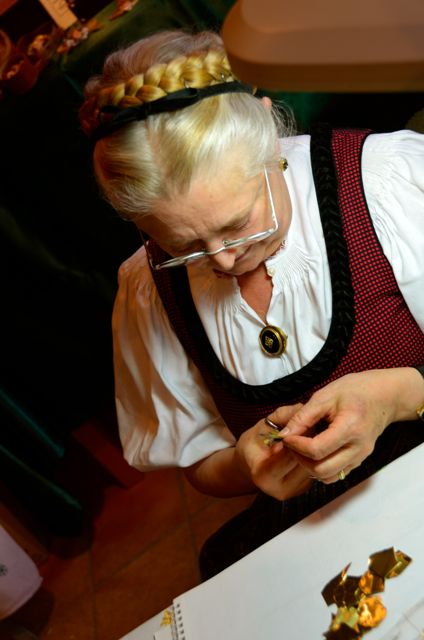 Artisan in Oberammergau Lebende Werkstatt Pilatushaus Artisan in Oberammergau Lebende Werkstatt Pilatushaus