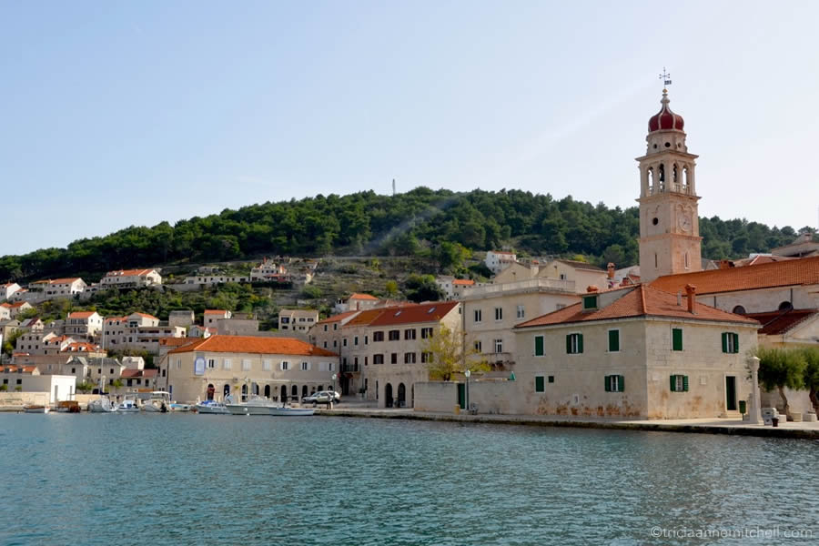 Pučišća’s pretty skyline is characterized by limestone buildings, terracotta rooftops and the bell-tower of the Church of St. Jerolime.